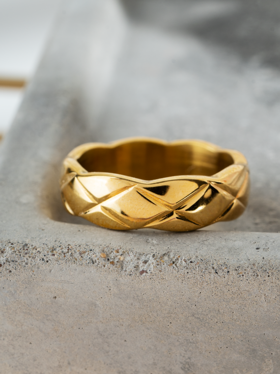 PLAIN GOLD